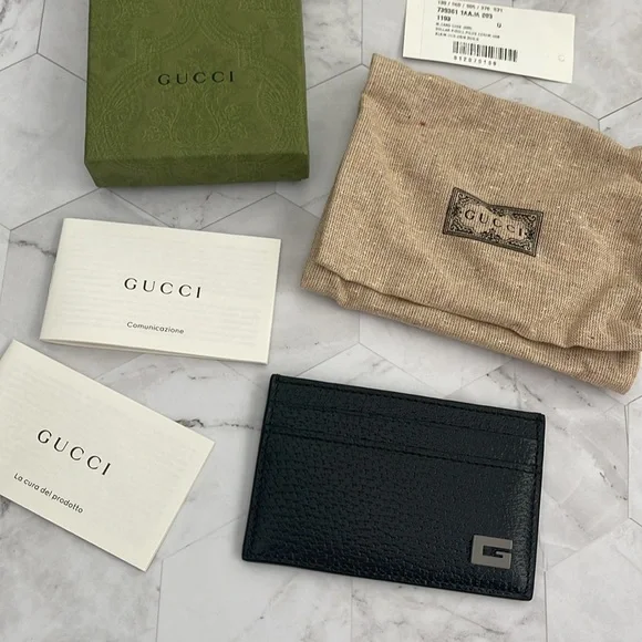 $750 New, Authentic GUCCI Black Leather Card Holder Unisex